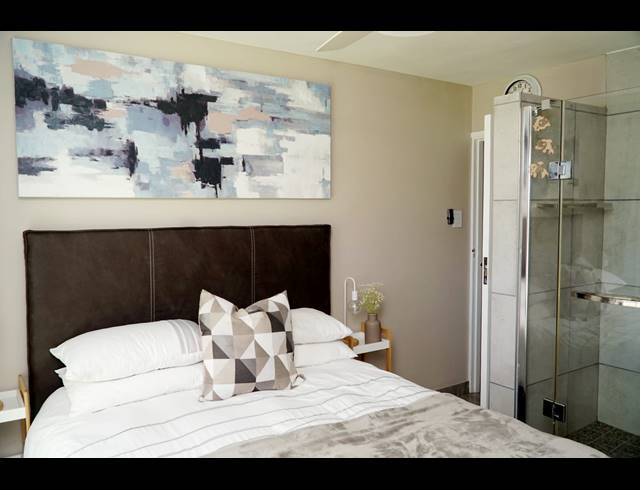 2 BEDROOM APARTMENT FOR SALE IN HARTENBOS CENTRAL